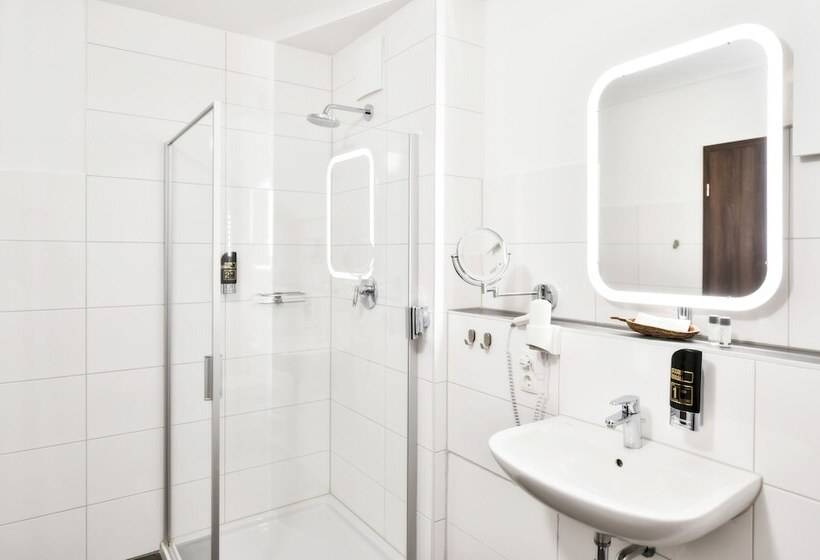 호텔 Four Stars By City