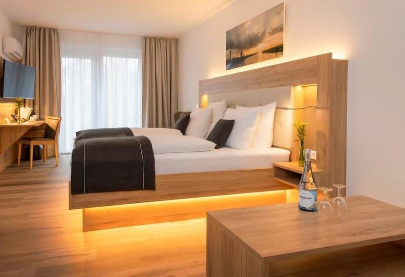 호텔 Four Stars By City