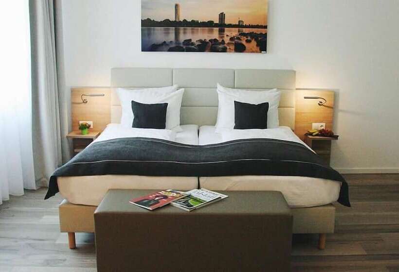 호텔 Four Stars By City