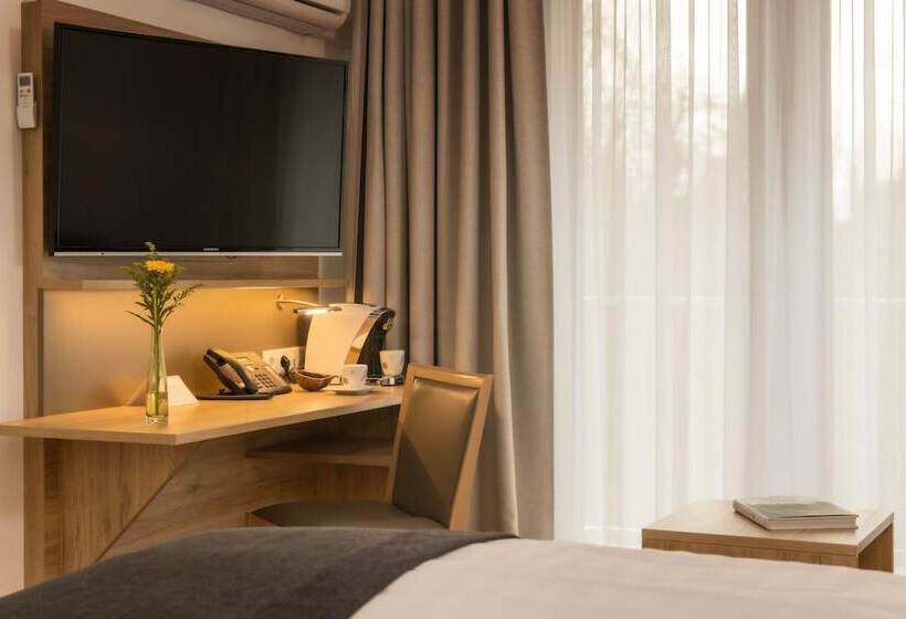 호텔 Four Stars By City