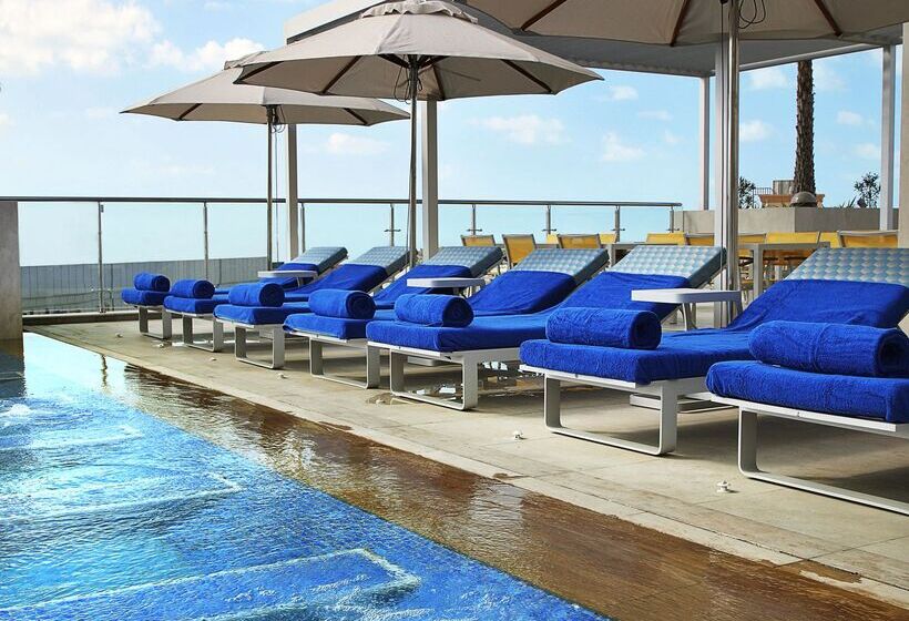 هتل Grand Cosmopolitan