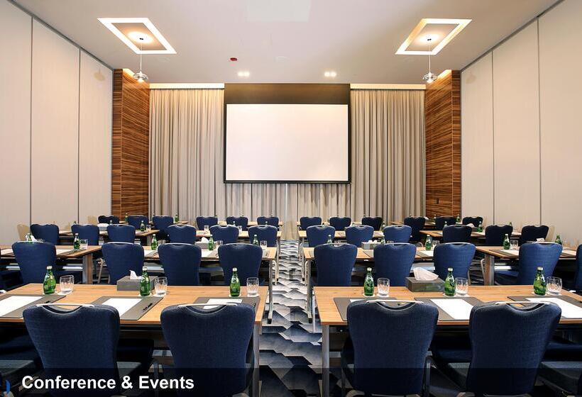 هتل Grand Cosmopolitan