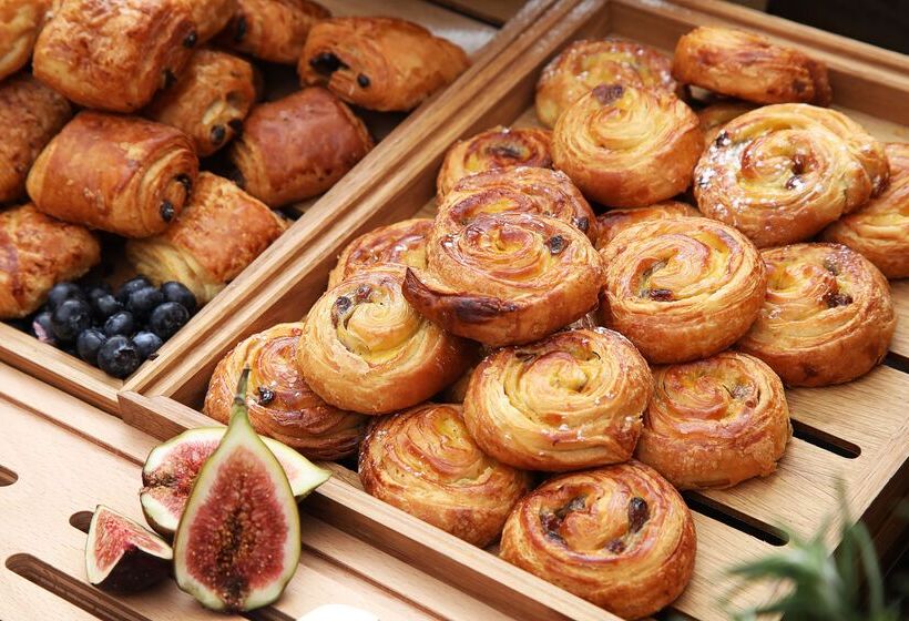 هتل Grand Cosmopolitan