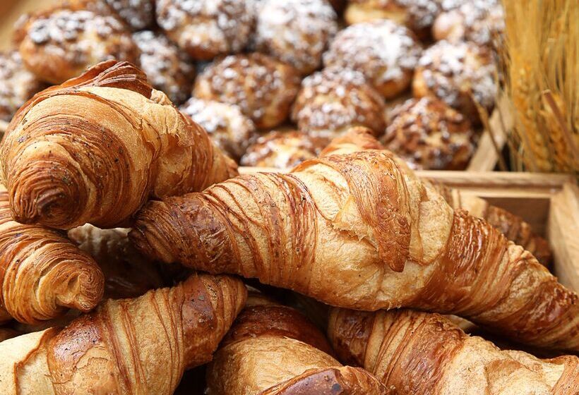 هتل Grand Cosmopolitan