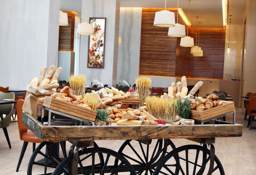 هتل Grand Cosmopolitan