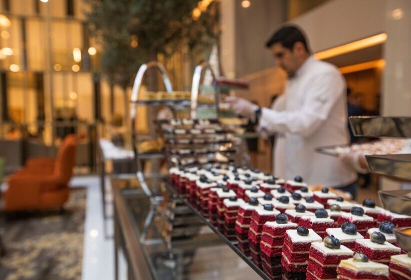 هتل Grand Cosmopolitan