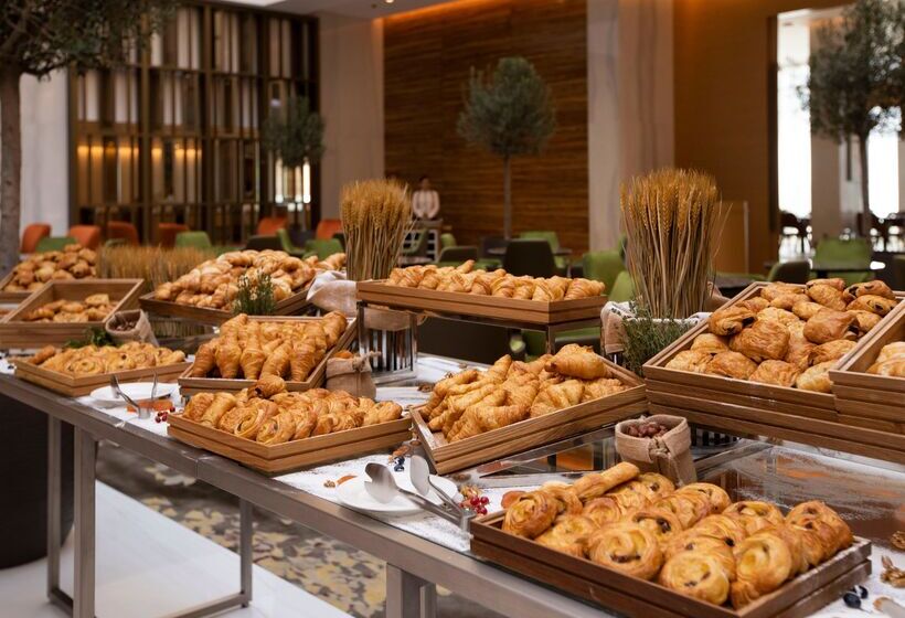 هتل Grand Cosmopolitan