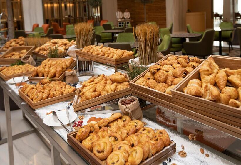 هتل Grand Cosmopolitan