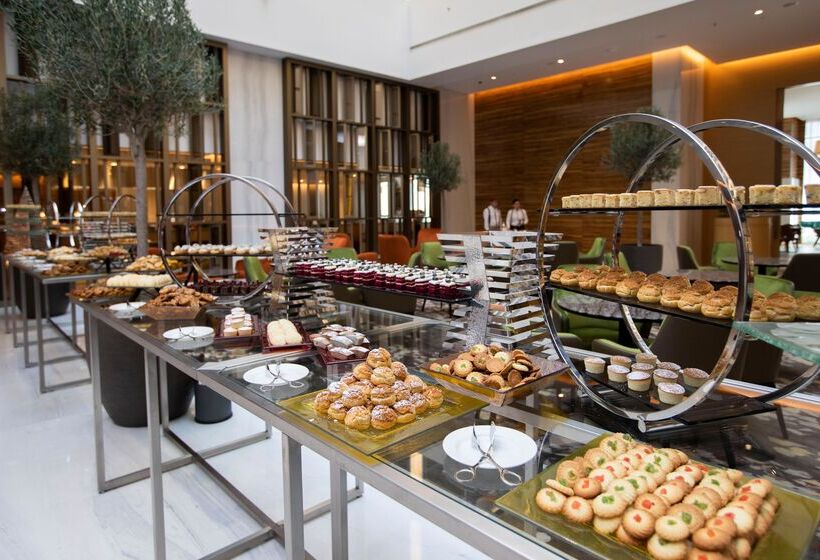 هتل Grand Cosmopolitan