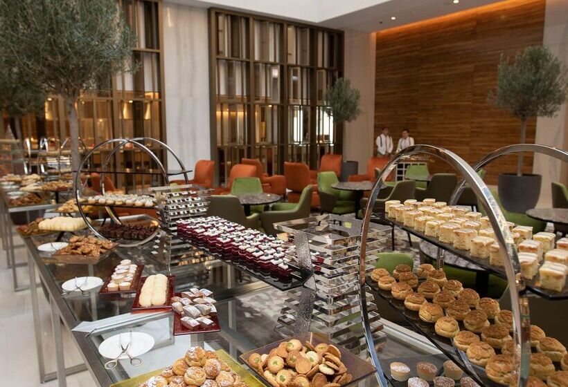 هتل Grand Cosmopolitan