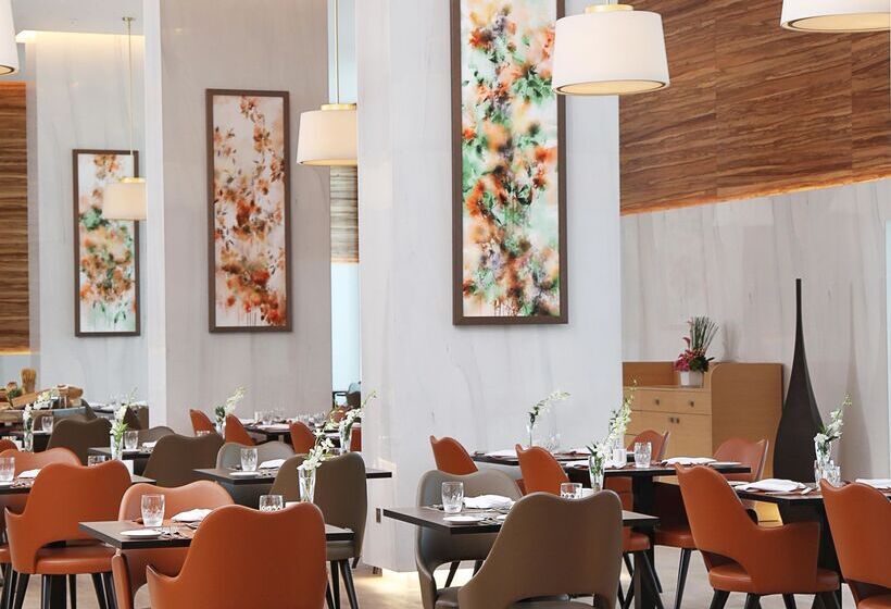 هتل Grand Cosmopolitan