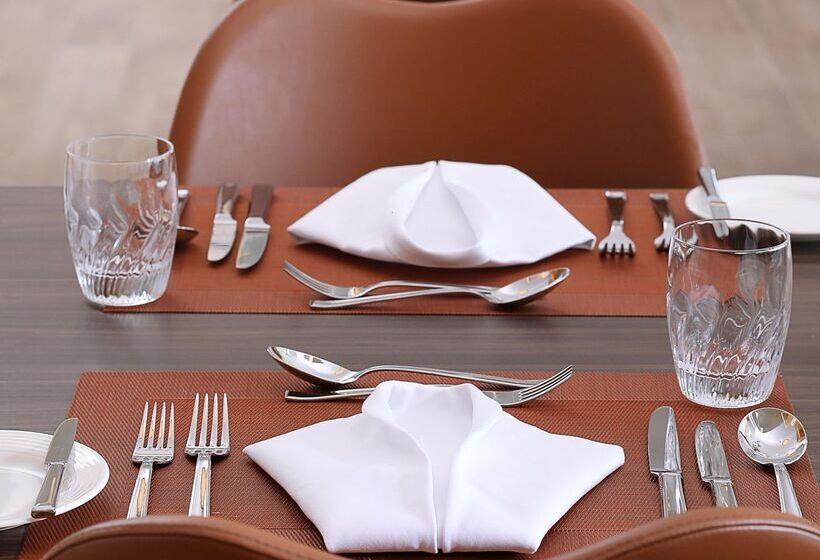 هتل Grand Cosmopolitan