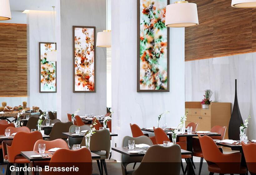 هتل Grand Cosmopolitan