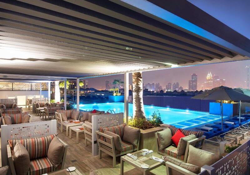 هتل Grand Cosmopolitan