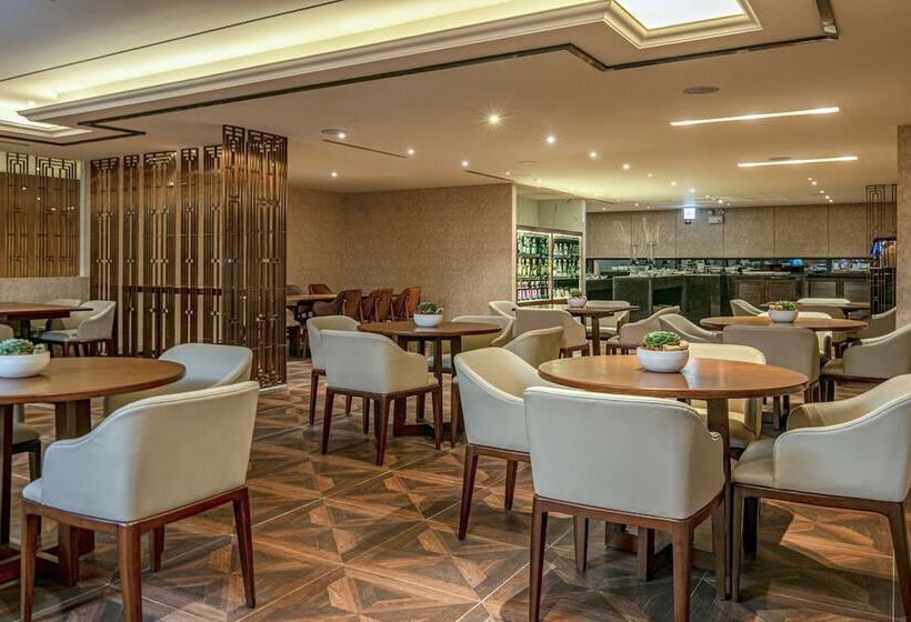 فندق Hilton Clark Sun Valley Resort