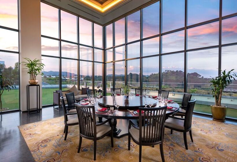 فندق Hilton Clark Sun Valley Resort