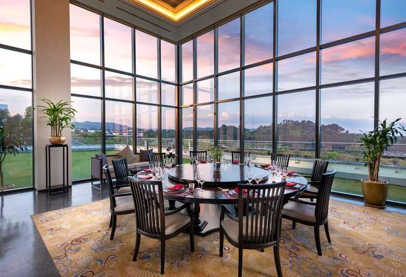 فندق Hilton Clark Sun Valley Resort