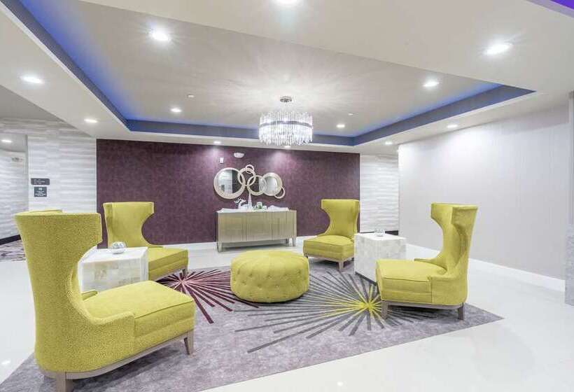 Отель Hilton Garden Inn Wichita Downtown