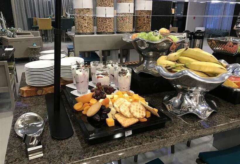 Отель Hilton Garden Inn Wichita Downtown