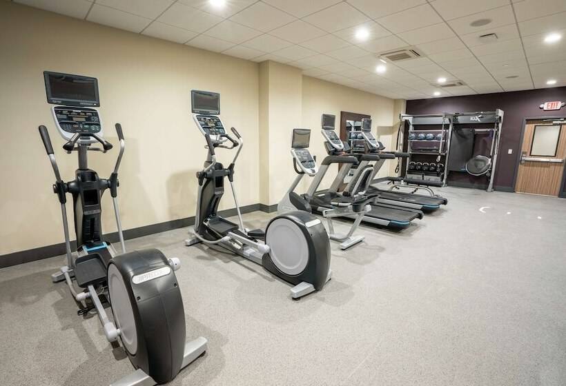 Отель Hilton Garden Inn Wichita Downtown