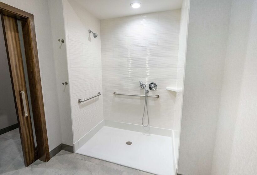 Отель Hilton Garden Inn Wichita Downtown