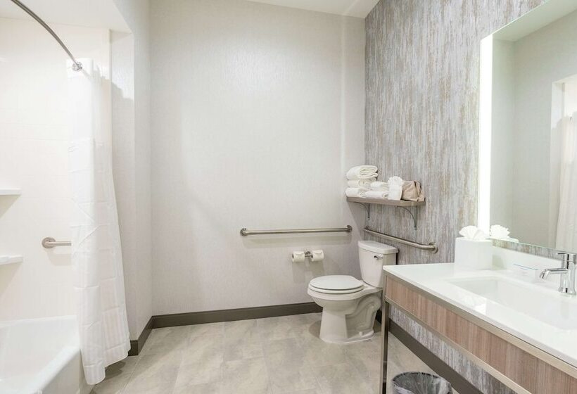 Отель Hilton Garden Inn Wichita Downtown