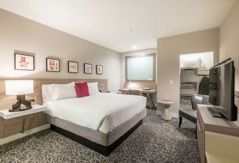 Отель Hilton Garden Inn Wichita Downtown