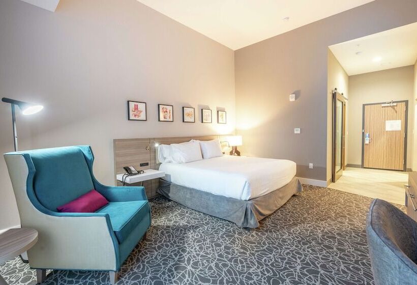 Отель Hilton Garden Inn Wichita Downtown