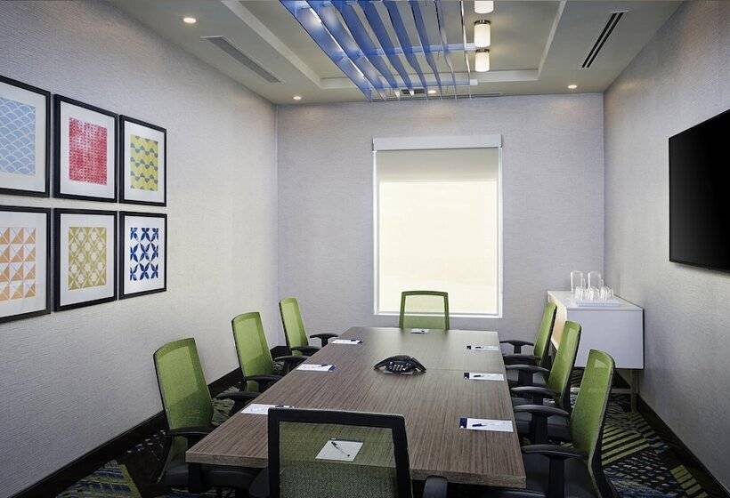 هتل Holiday Inn Express   Sarnia   Point Edward, An Ihg