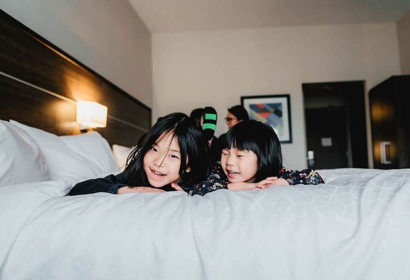 هتل Holiday Inn Express   Sarnia   Point Edward, An Ihg