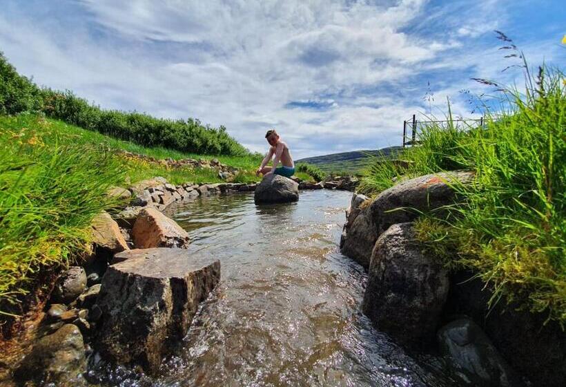 호텔 Hótel Laugarhóll With Natural Hot Spring