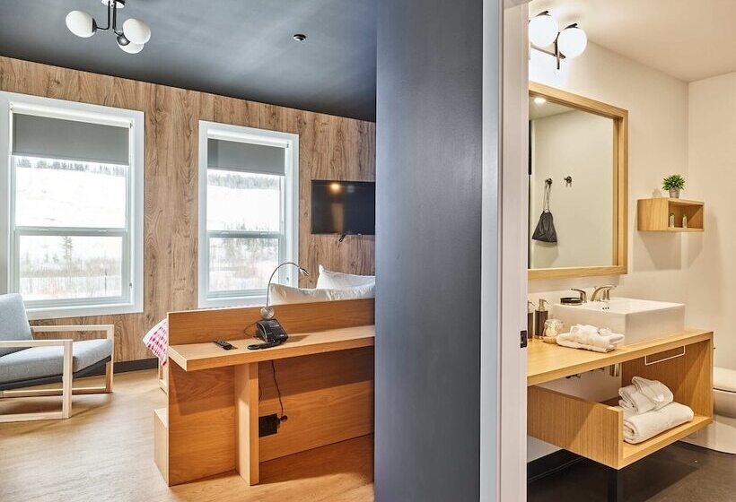 호텔 Raven Inn Whitehorse