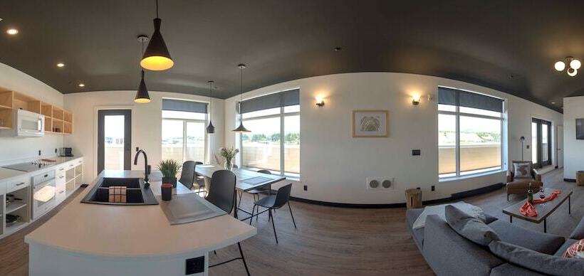 فندق Raven Inn Whitehorse