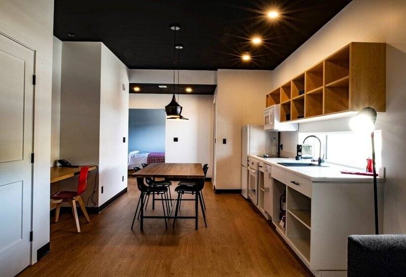 호텔 Raven Inn Whitehorse