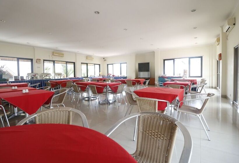 فندق Reddoorz Premium @ Bukit Damai Indah