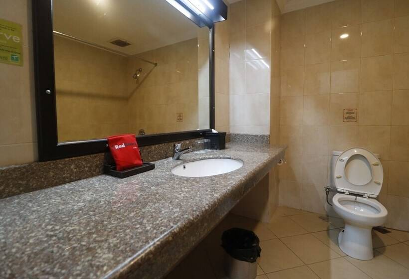 فندق Reddoorz Premium @ Bukit Damai Indah