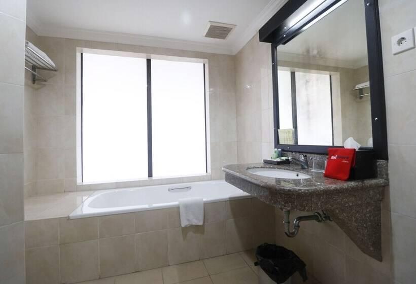 هتل Reddoorz Premium @ Bukit Damai Indah