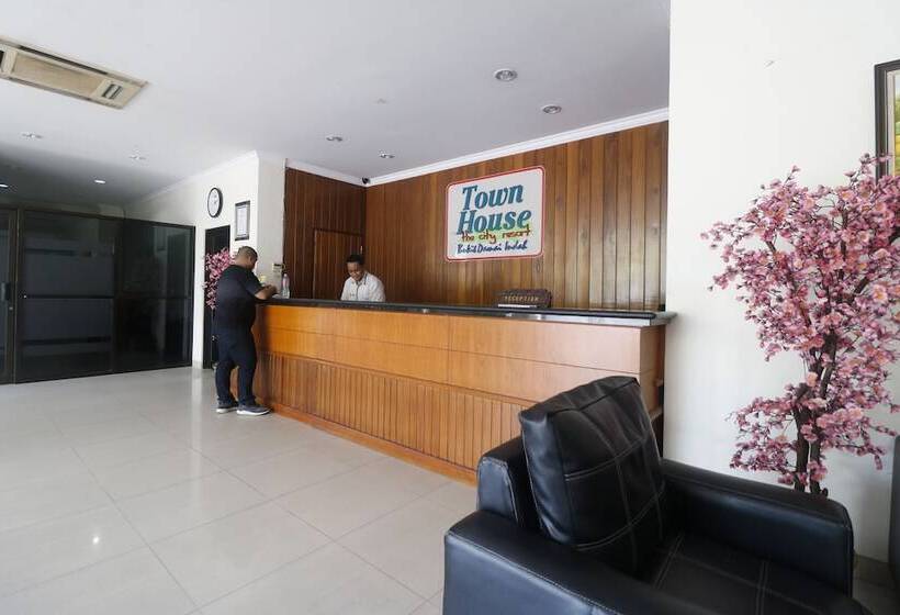 هتل Reddoorz Premium @ Bukit Damai Indah