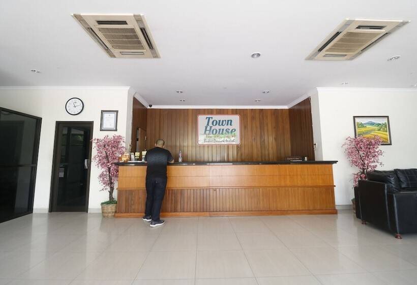 فندق Reddoorz Premium @ Bukit Damai Indah