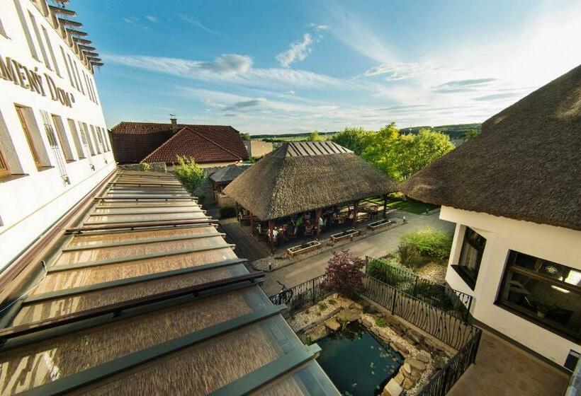 هتل Slamený Dom & Spa
