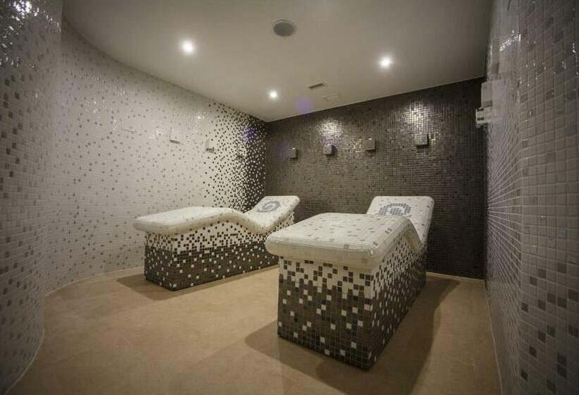 هتل Slamený Dom & Spa