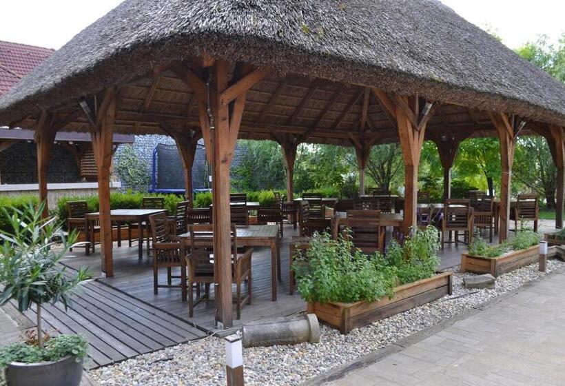 هتل Slamený Dom & Spa