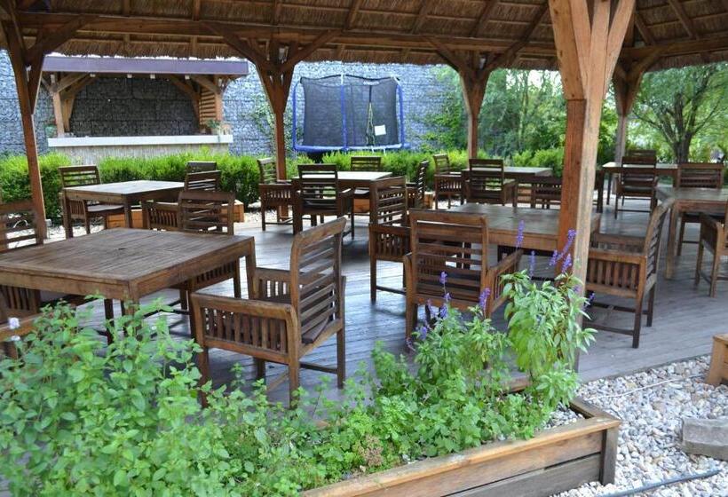 هتل Slamený Dom & Spa