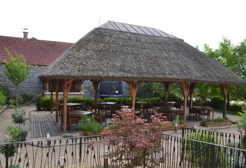 هتل Slamený Dom & Spa