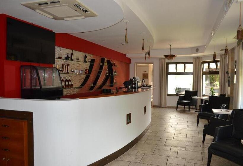 هتل Slamený Dom & Spa