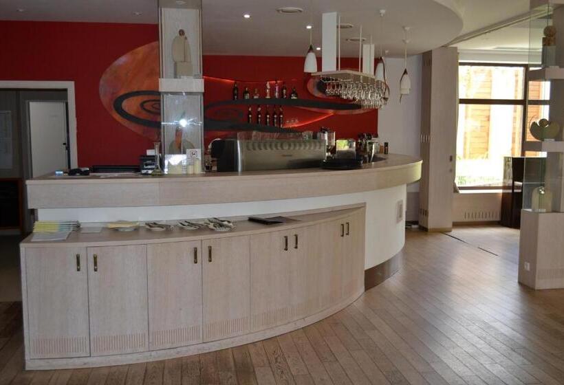 هتل Slamený Dom & Spa