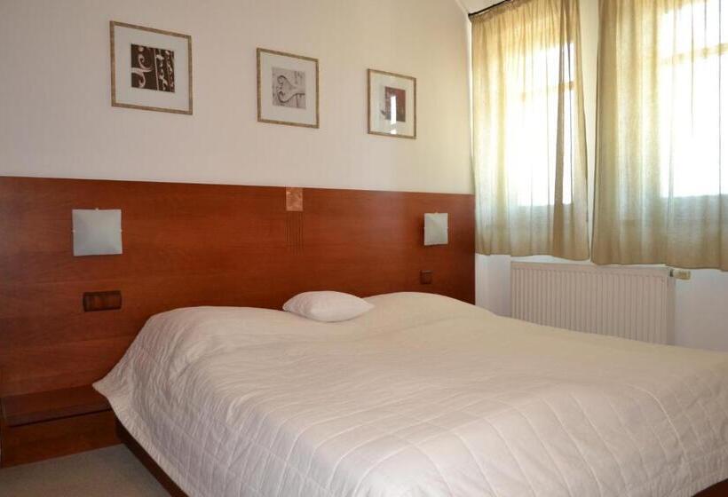 هتل Slamený Dom & Spa