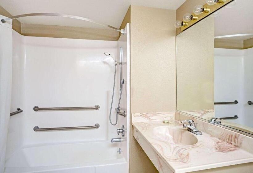 فندق Topaz Lodge