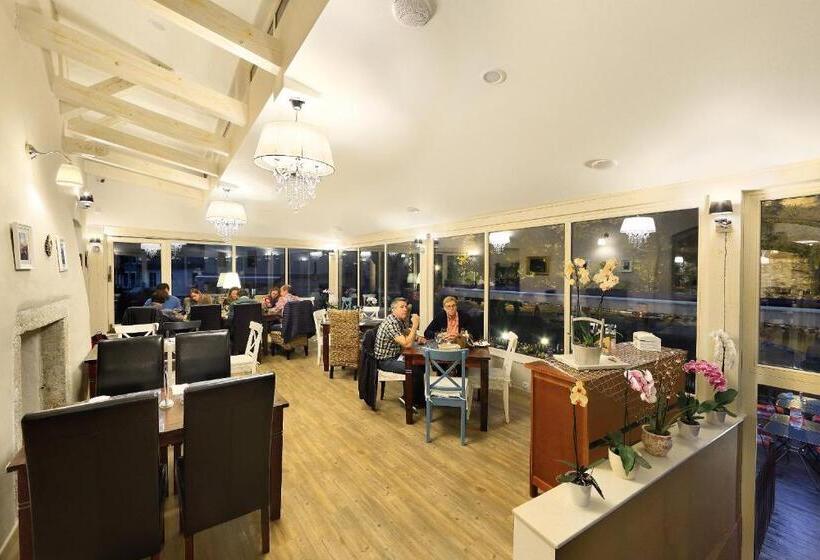 פנסיון Leylaria