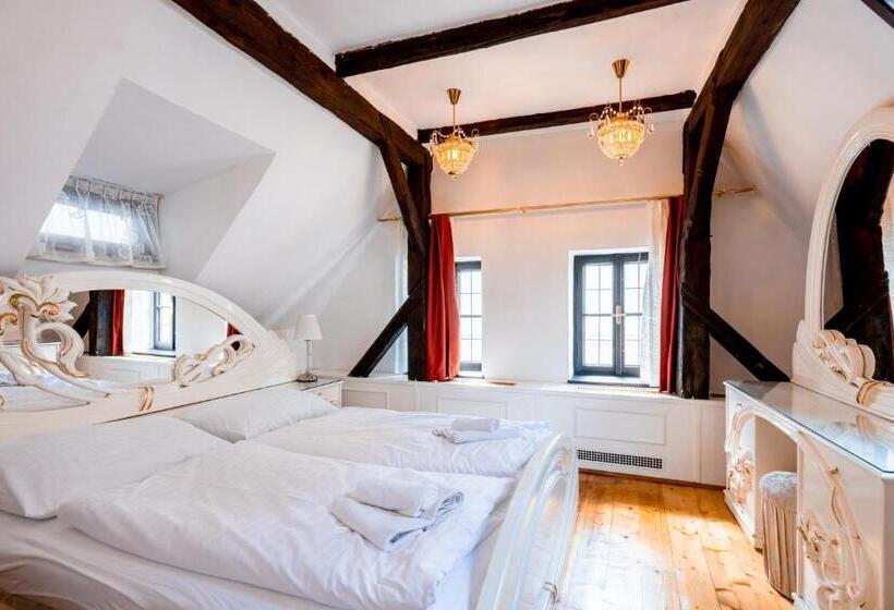 פנסיון Leylaria